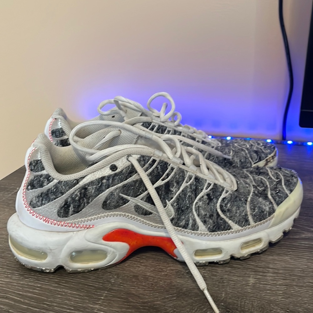 NIKE AIR MAX PLUS ESSENTIAL CRATER •USED•